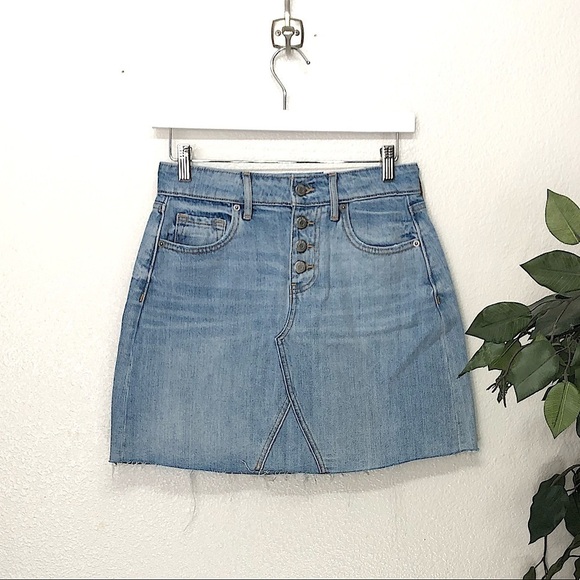 NWT Old Navy Light Wash Denim Skirt - Picture 1 of 6